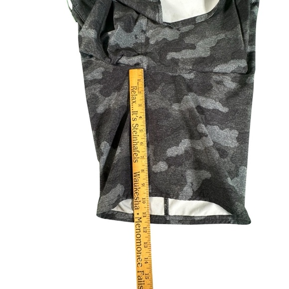 Under Armour HeatGear Camo Board Shorts Men's 32 Gray Swim Trunks Surf Loose Fit - Picture 9 of 11